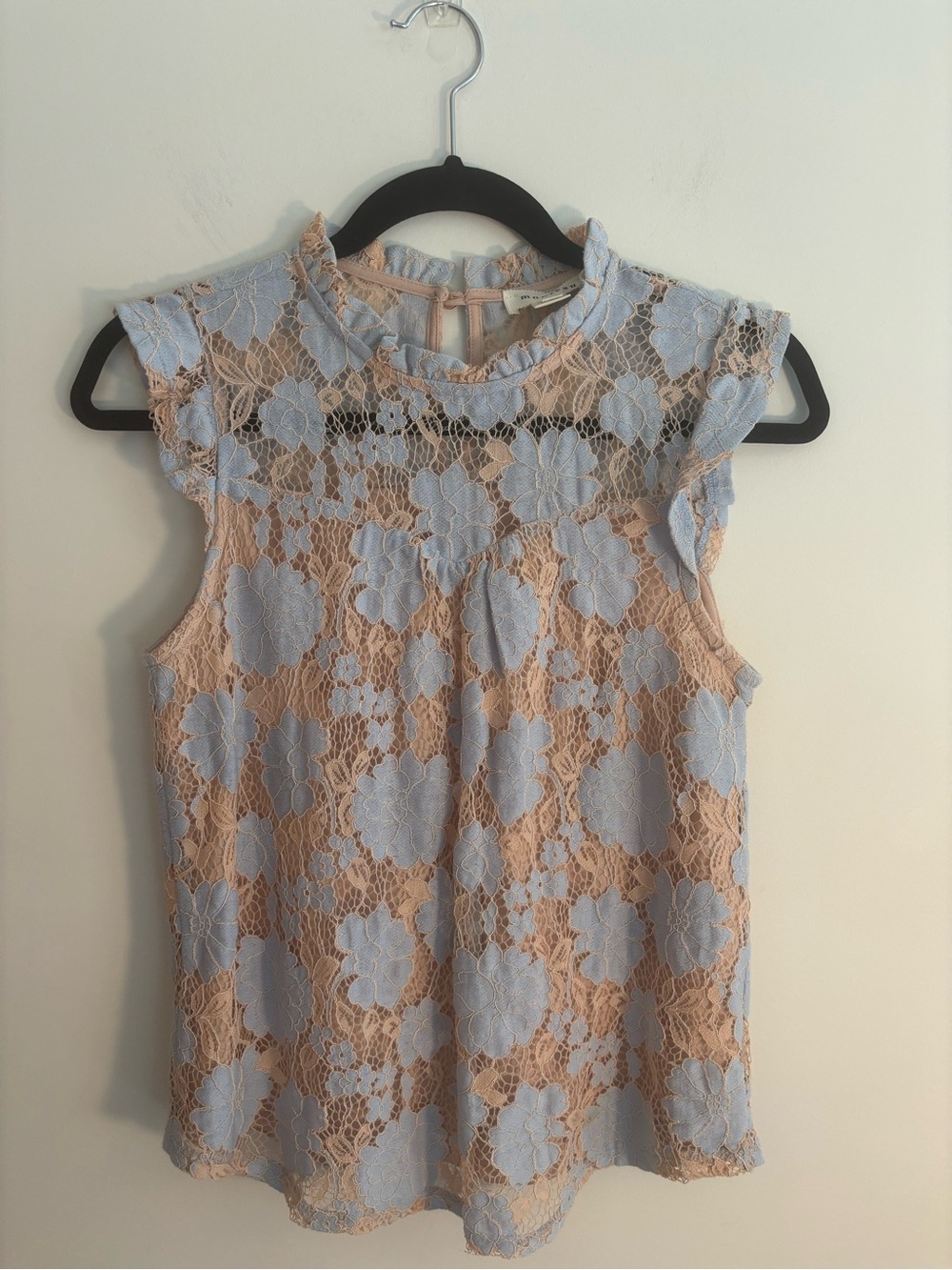 Monteau Los Angeles beige sleeveless top with blue/beige crochet overlay